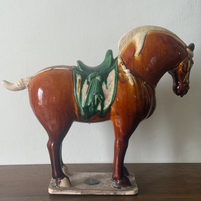 Late 18th Century Antique Tang Sancai Terracotta Horse in Tri-Color Glaze - Exquisite Form and Detail For Sale - Image 5 of 11