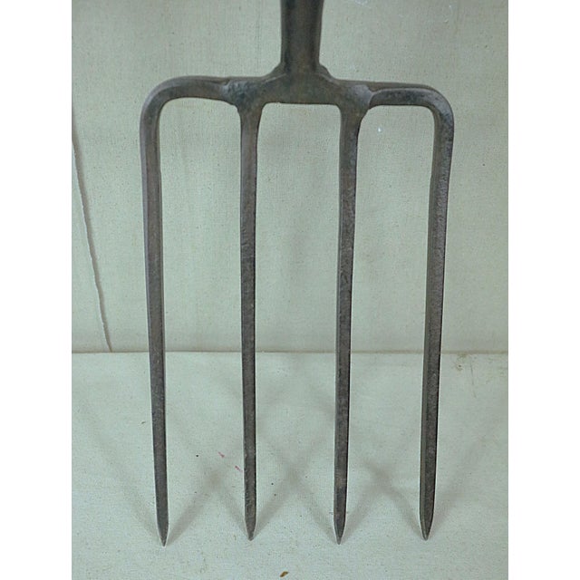 An English gardening fork dating from the Edwardian period as the beginning of the 20th century. It is very sturdily made...