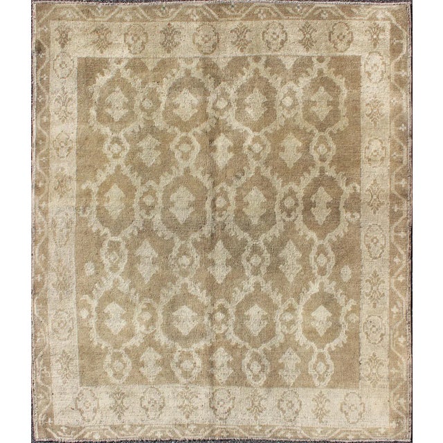 Square Shape Cross-Latch Squarish Turkish Vintage Oushak Rug in Taupe and Cream For Sale In Atlanta - Image 6 of 6