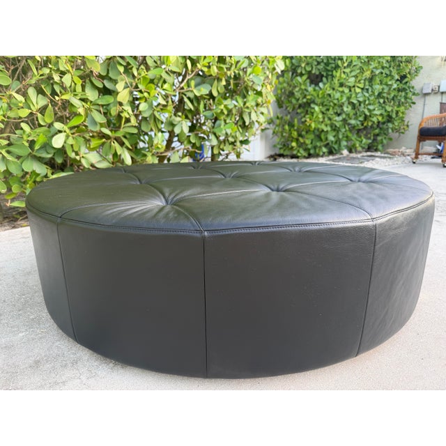 Contemporary Poltrona Frau Cubo D120 Black Pelle Leather Round Ottoman on Casters For Sale - Image 3 of 12
