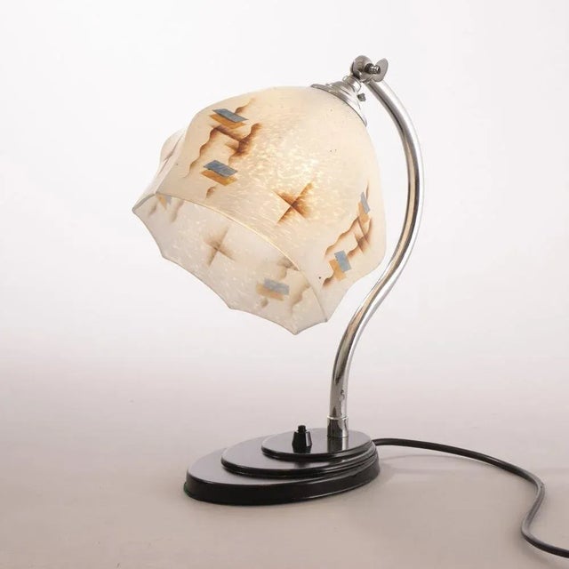 H: 31cm w: 19.5cm d: 11.5cm an art deco swan neck table or desk lamp with original geometric glass shade. uk plug (up to...