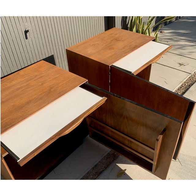 Wood 1960s Pair of Mid-Century Modern Nightstands by Richard W. Thompson for Glenn of California For Sale - Image 7 of 9