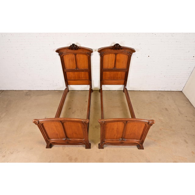 Early 20th Century Louis Majorelle Antique French Art Nouveau Carved Walnut Twin Size Beds, Circa 1900 For Sale - Image 5 of 13