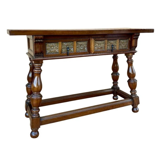 Spanish console table from the early 20th century with 2 drawers and turned legs. Early 20th century carved Spanish...