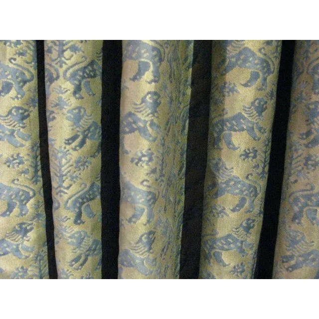 Mid 20th Century Vintage Mariano Fortuny Fabric Draperies Famed Sister Parrish Library-Fabric "Richelieu' Pattern Blu For Sale - Image 5 of 8