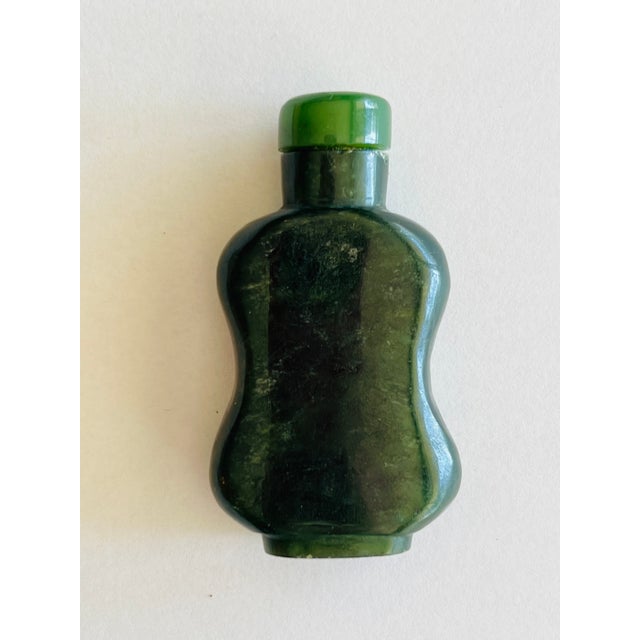 Early 20th Century Nephrite Jade Snuff Bottle – Spinach Green With Jade Stopper For Sale - Image 5 of 7
