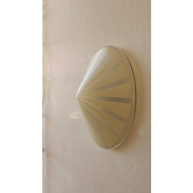 The 1950s style is making a big comeback – this conical ceiling lamp evokes the warmth and elegance of that era. Made of...