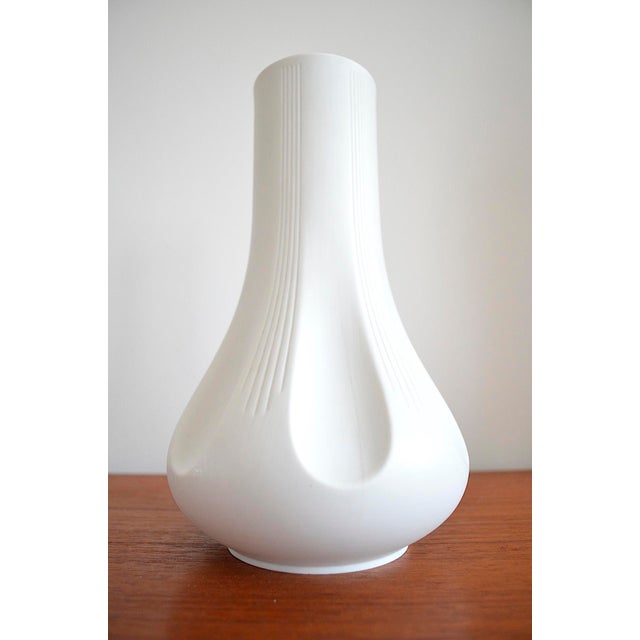 Bauhaus Bisque Porcelain Vase by Heinrich Fuchs for Hutschenreuther, 1970s For Sale - Image 3 of 6