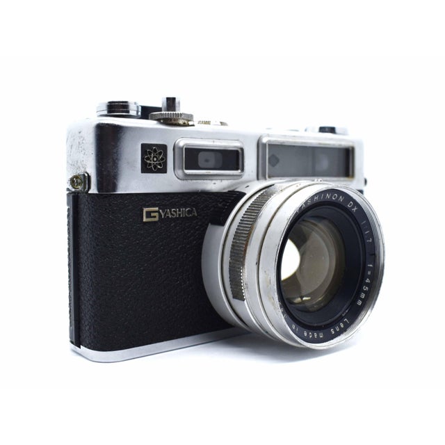 Capture a timeless aesthetic with this classic Yashica Electro 35 GSN, a legendary 35mm film camera renowned for its...