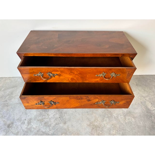 This exquisiteVintage Hollywood Regency Style - Burlwood Lowboy Chest of Drawers is a stunning example of craftsmanship...