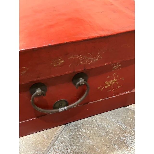 Early 20th Century Red Lacquered Chinese Trunk With Brass Hardware For Sale - Image 4 of 9