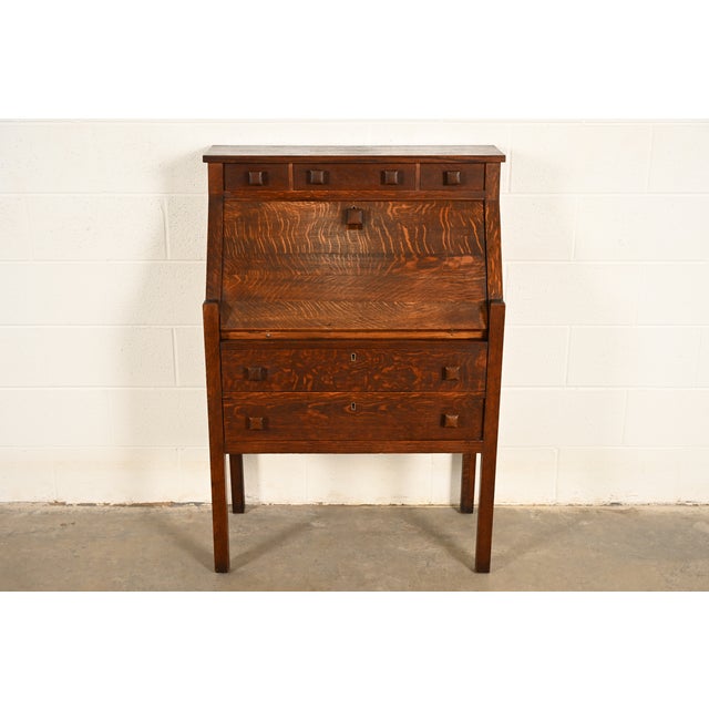 A gorgeous antique Mission or Arts & Crafts period quarter sawn oak slant front writing desk In the manner of Stickley...