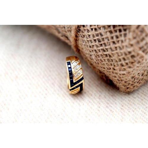 Gold ring with diamonds (18) in 8/8 brilliant cut and calibrated Australian sapphires. Metal: Gold. Origin: Portuguese....