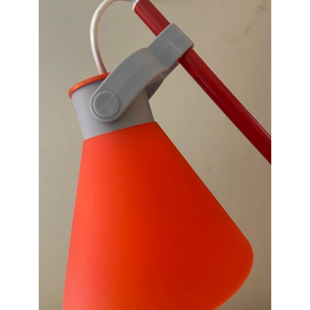 Mathias Orange-Red Adjustable Desk Lamp – Postmodern Retro Design A striking adjustable desk lamp by Mathias, featuring a...