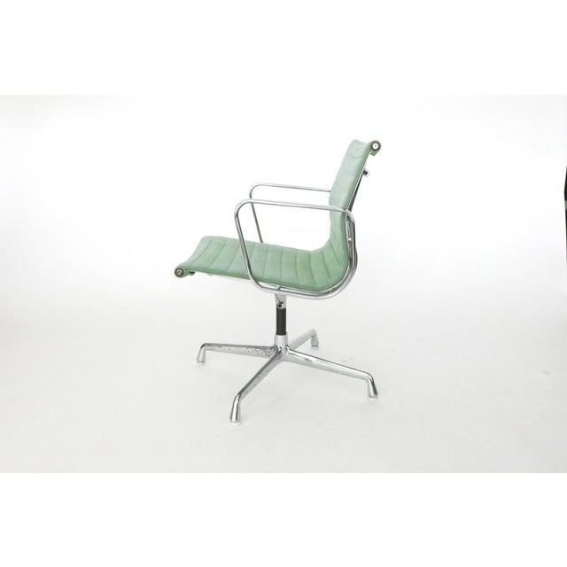 Vitra EA 108 Swivel Chair with Aluminium Frame by Charles & Ray Eames for Herman Miller / Vitra, 1970s For Sale - Image 4 of 12