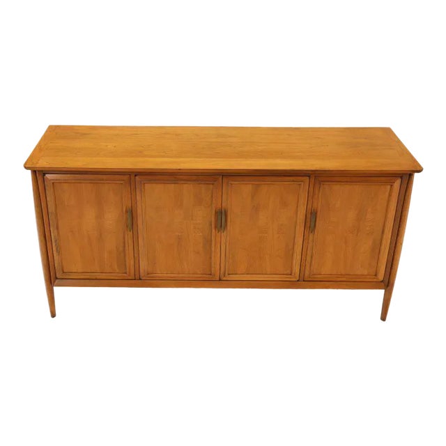 Mid-Century Modern Light American Walnut 4 Doors Credenza Dresser Cabinet For Sale