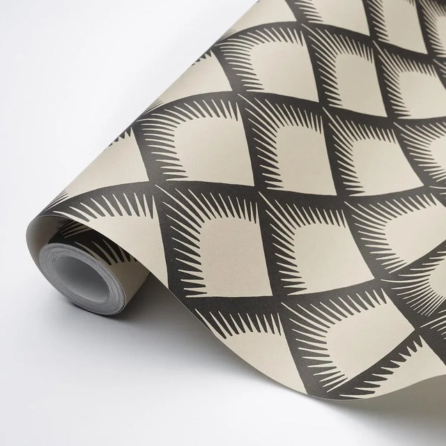 Schumacher Sample - Schumacher x Neisha Crosland Maize Wallpaper in Black & Cream For Sale - Image 4 of 5