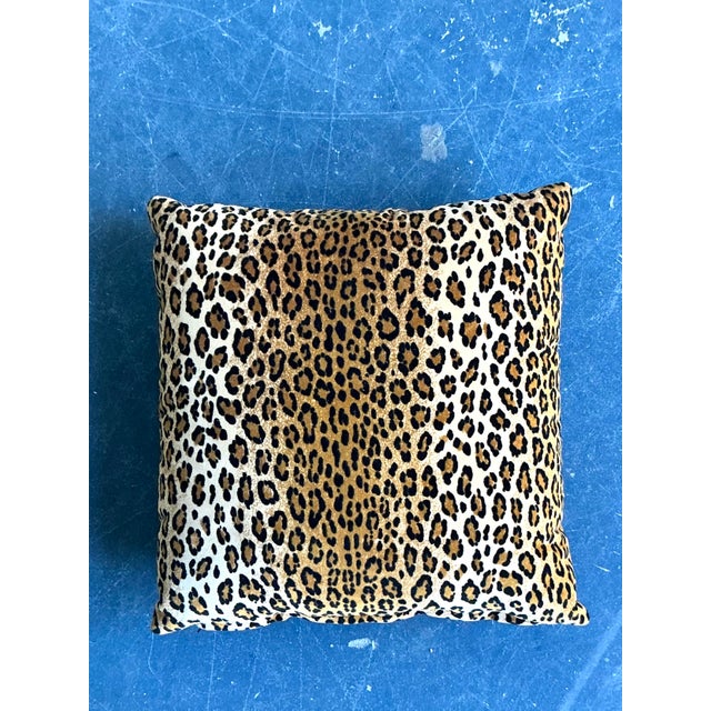 This striking vintage leopard print throw pillow is a quintessential expression of Hollywood Regency glamour and...