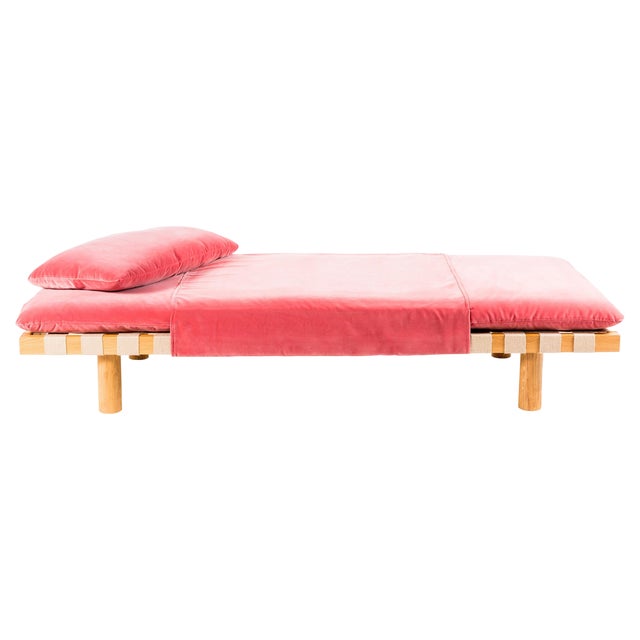 Pallet Dirty Pink Velvet Nature Daybed by Pulpo For Sale