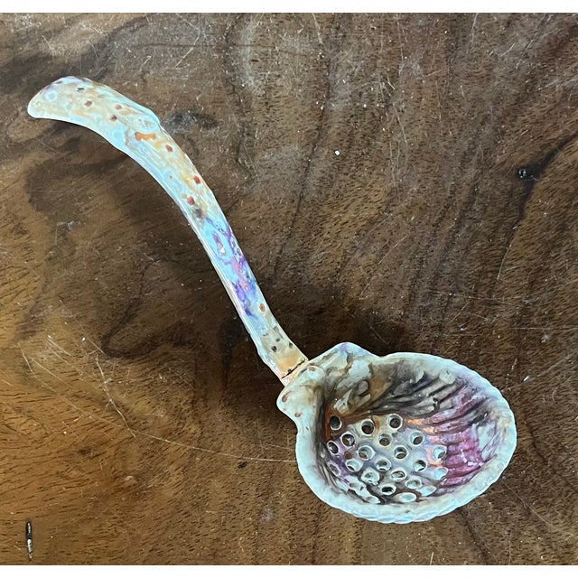 English Antique Early 19th Century English George III Wedgwood Creamware Pink Luster Ladle With Pierced Scallop Sea Shell Circa 1810 For Sale - Image 3 of 11