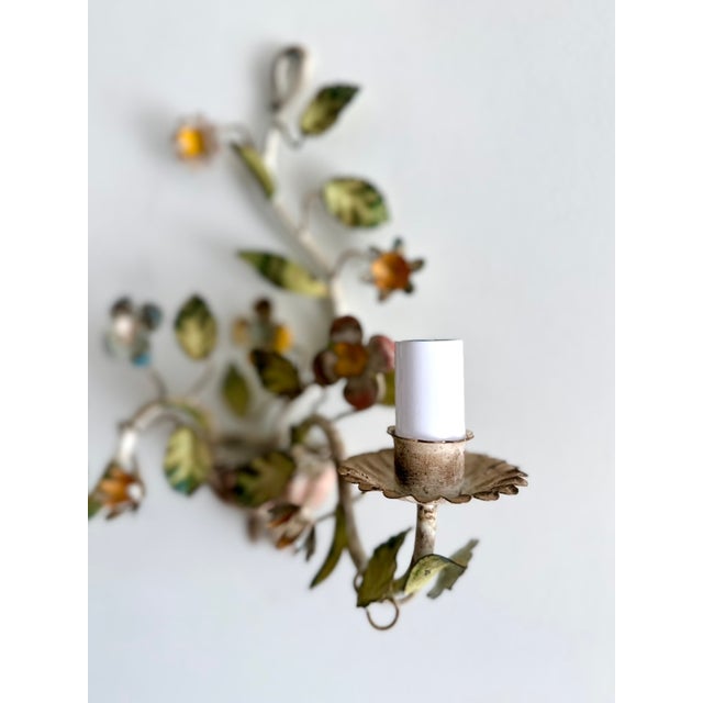 Vintage Florentine Style 2-Light Floral Tole Wall Sconces in Hand-Painted Polychrome Metal, 1960s, Set of 2 For Sale - Image 11 of 18