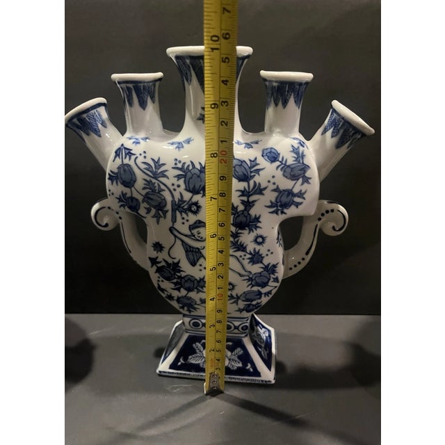 Chinoiserie Vintage Chinoiserie Porcelain Hand Painted Blue & White Tulip Vase For Sale - Image 3 of 6