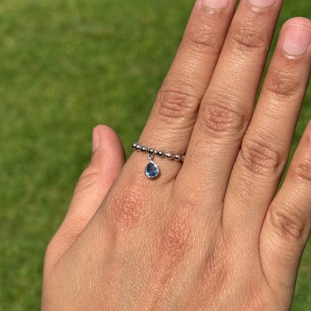 Art Nouveau Boho Beaded Blue Sapphire Teardrop Charm Band Ring Size 7 in 14k White Gold For Sale - Image 3 of 15