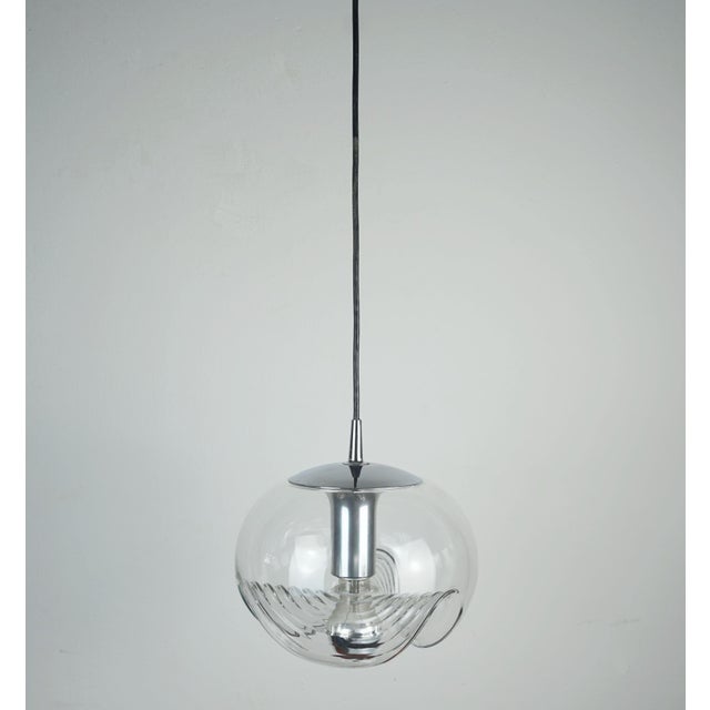 1970s Mid-Century Wave Pendant Lamp in Clear Glass and Chrome from Peill & Putzler, 1960s For Sale - Image 5 of 12