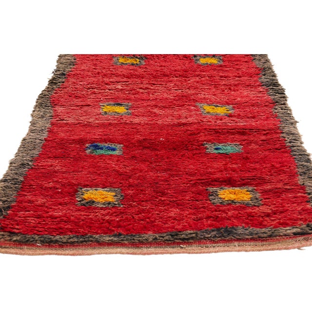 Berber Tribes of Morocco Vintage Boujad Moroccan Rug, 02'10 X 06'11 For Sale - Image 4 of 10