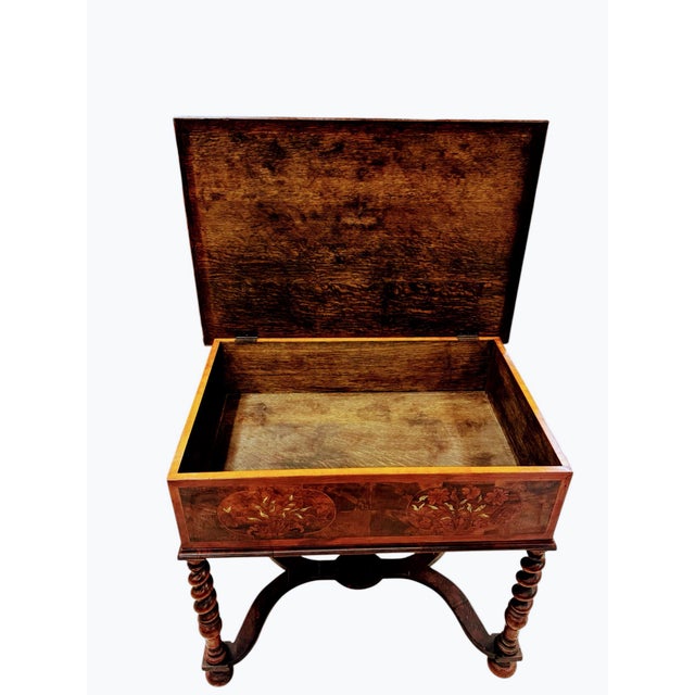Antique William and Mary Oyster Waln Table With Intricate Marquetry Inlay For Sale - Image 10 of 13