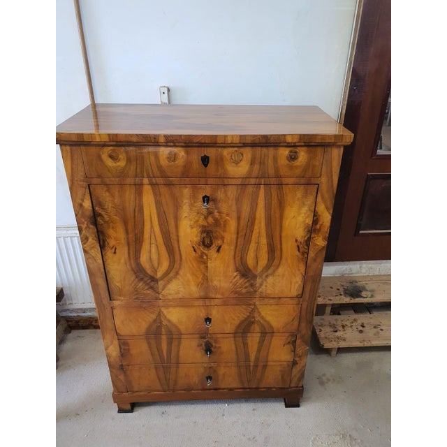 Biedermeier Secretaire in Walnut, 1830 For Sale - Image 4 of 7