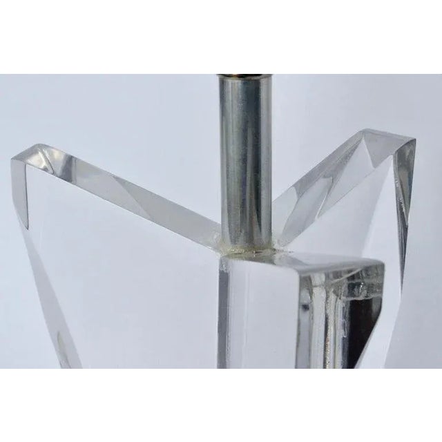 1970s Tall Herbert Ritts Astrolite Clear Lucite "Tri Fin" Table Lamp For Sale - Image 12 of 13