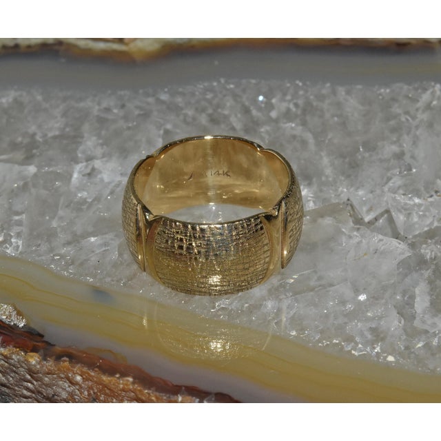Vintage Wide 14k Yellow Gold Textured Band Ring Ladies Jewelry Sz 6.25 For Sale - Image 4 of 10