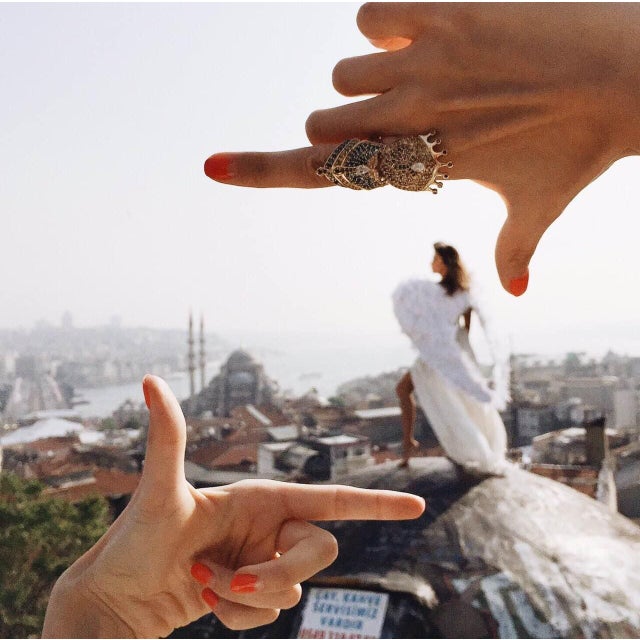 Bochic "Orient" Vintage Ruby & Sapphire Vintage Cluster Ring Set 18K & Silver For Sale - Image 12 of 18