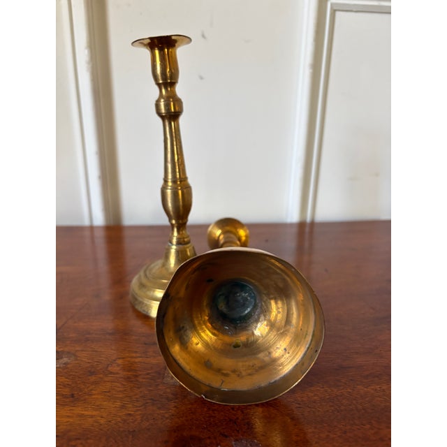 English Pair of English Polished Brass Candlesticks, 19th Century For Sale - Image 3 of 4