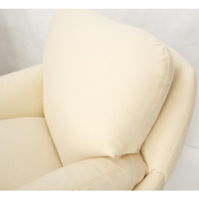 Mid-Century Modern Solid Rosewood Dowel Shape Legs New Soft Wool Upholstery Danish Lounge Chairs For Sale - Image 3 of 17