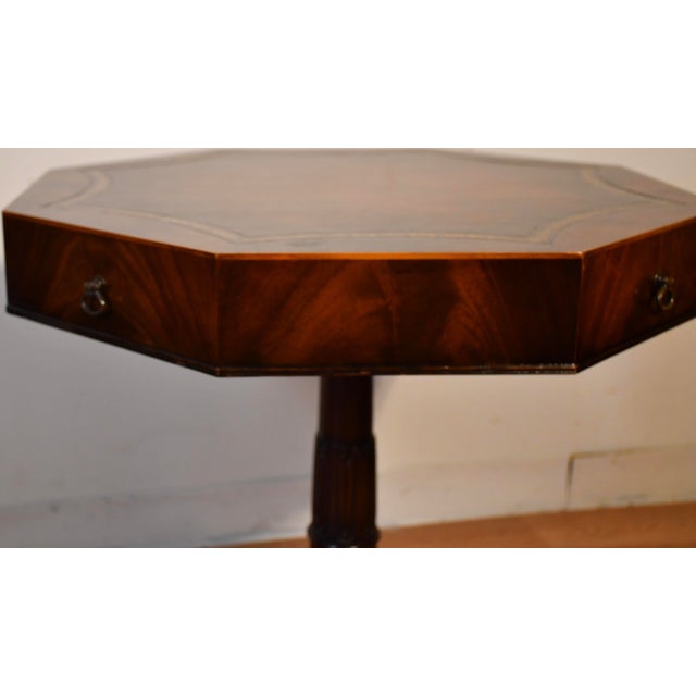 Wood 1930s Antique Weiman English Regency Mahogany Leather Top Side Table End Accent Table For Sale - Image 7 of 17