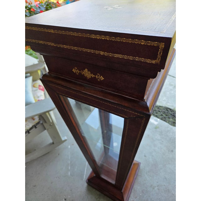 Traditional Tooled Leather Glass Display Case Curio Stand Pedestal Maitland Smith - Jacques Adnet Style For Sale - Image 3 of 9