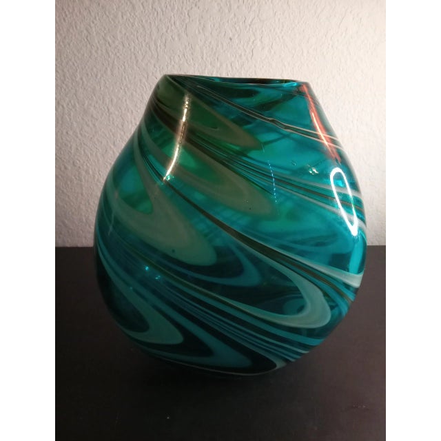 1980s Green Swirl Art Glass Decorative Vase For Sale In Dallas - Image 6 of 6