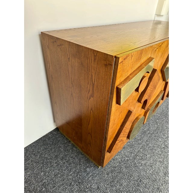 Brown Contemporary Geometrical Wood and Brass Sideboard, Italy For Sale - Image 8 of 12