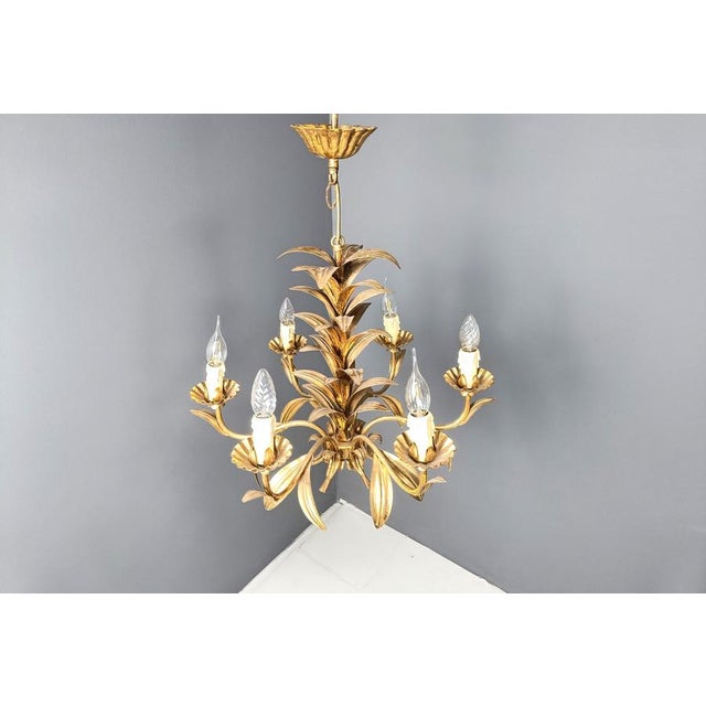 Vintage eye catching pineapple leaf chandelier in gilt metal. Nice patina. Candelabra E14 light points. Good condition...