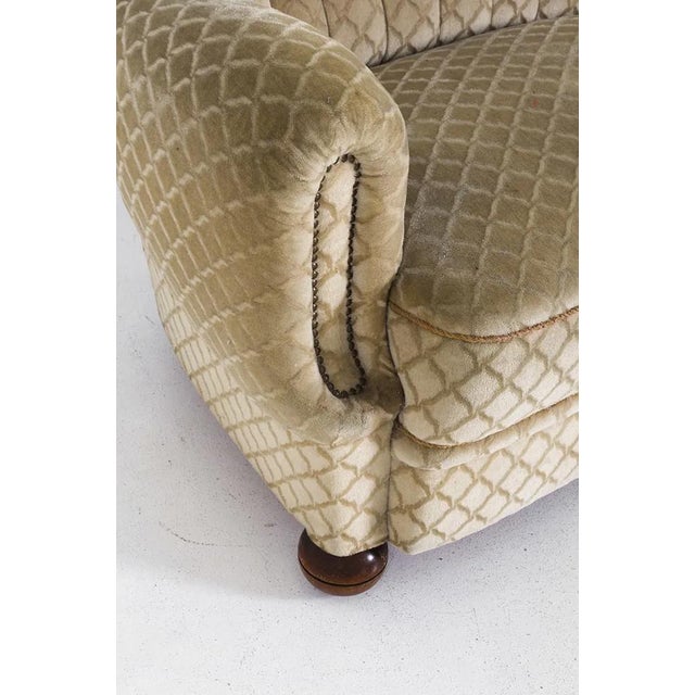 1950s Art Deco Danish Curved Banana Sofa W Textured Mohair Type Upholstery For Sale In New York - Image 6 of 18