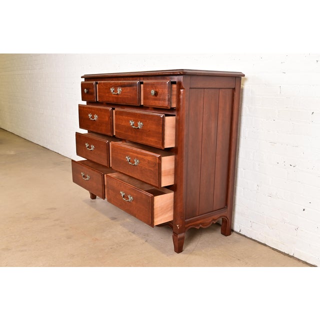 Thomasville French Provincial Louis XV Carved Cherry Wood Chest of Drawers For Sale In South Bend - Image 6 of 16