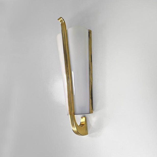 Mid-Century Modern Italian White Acrylic Glass and Brass Wall Lamp, 1950s For Sale - Image 4 of 18