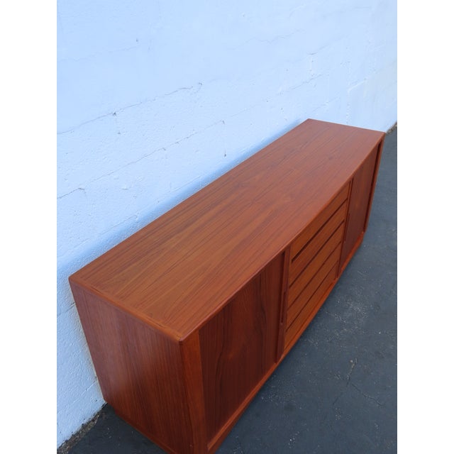 Danish Modern Bow Front Tambour Doors Dresser Sideboard Tv Media Console 6677 For Sale - Image 11 of 18