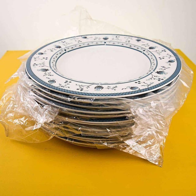 Cambridge Blue TC1017 Dinner Plates from Royal Doulton, Set of 2 For Sale - Image 4 of 7