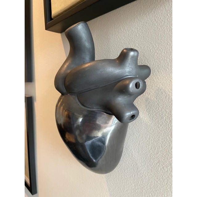 A beautiful anatomical model of a heart modeled in burnished black clay. From a family-run studio in San Bartolo...
