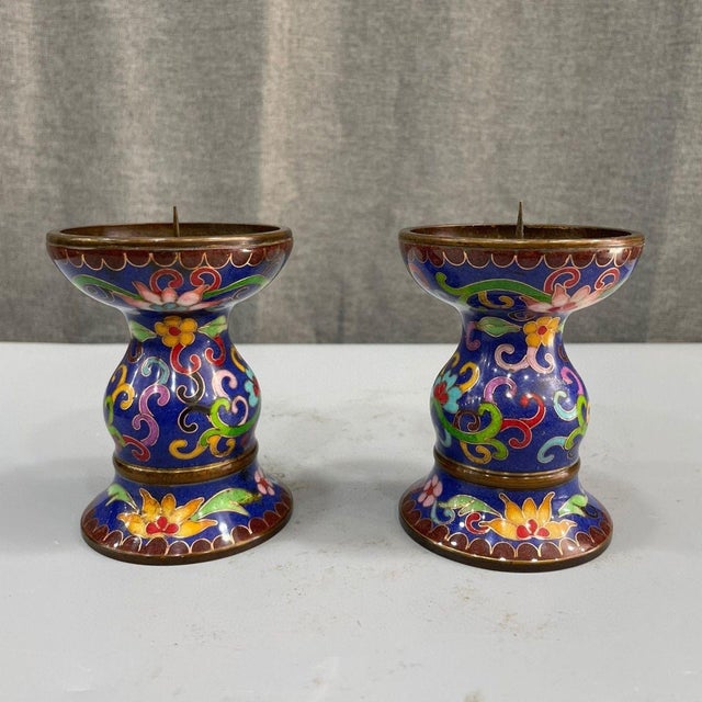 Pair of Vintage Chinese Cloisonné Enamel Candlesticks - 985g For Sale - Image 4 of 9