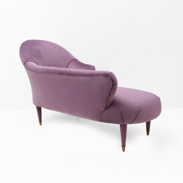 Mid-Century Modern Mid-Century Italian Dormeuse in Mauve Velvet with Brass Feet, 1950 For Sale - Image 3 of 11