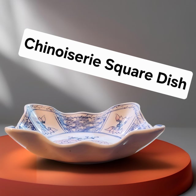 Late 20th Century Chinoiserie Blue & White Square Scalloped Trinket Dish For Sale In Dallas - Image 6 of 8